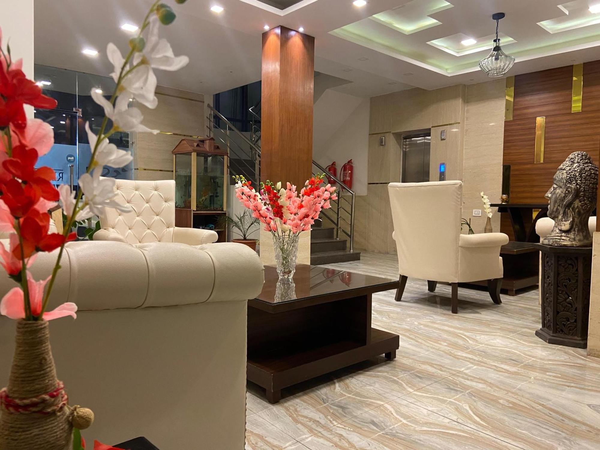 Hotel Ambika Residency Manali, Manali